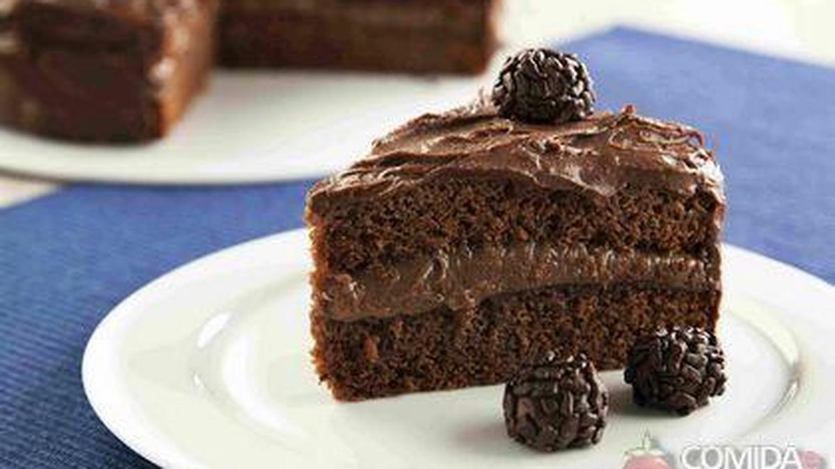 Bolo de Café Cappuccino com chocolate ao leite picado